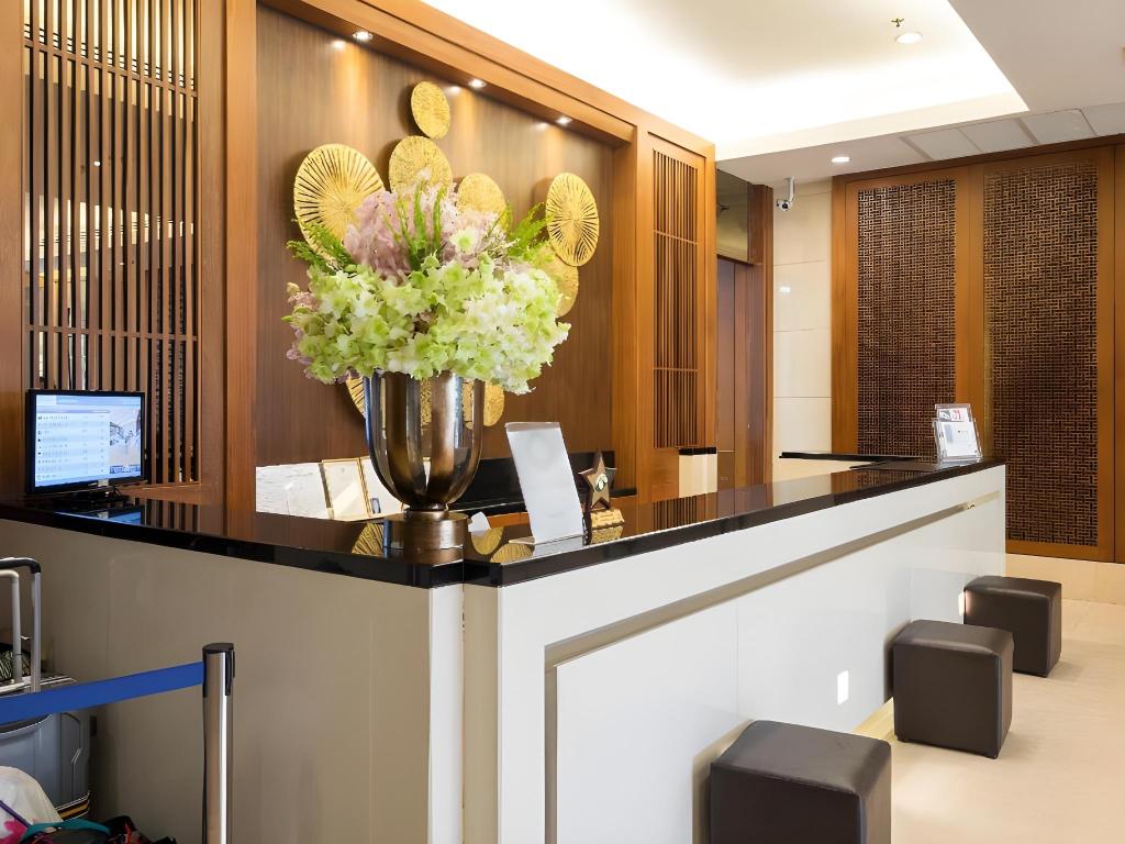 Bangkok Riverside: Hotels Where Kindness Feels Like Coming Home