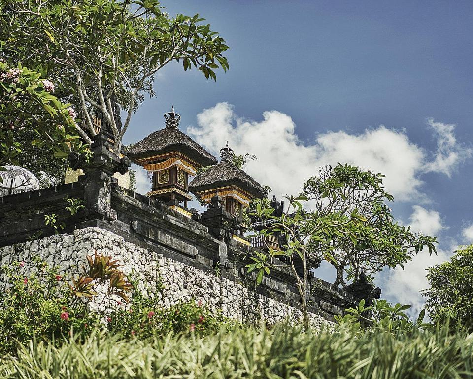 A Guide to Jimbaran’s Hotels: Feeling Truly Cared For in Bali