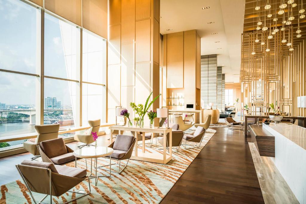Bangkok’s Riverside Gems: Hotels Where Care Creates Memories